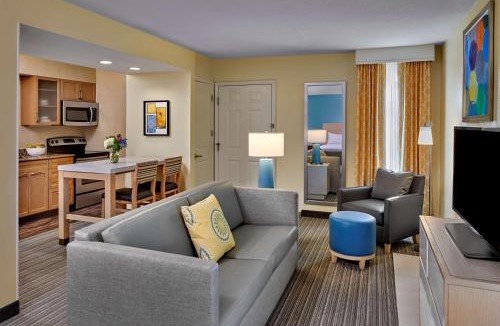 Warwick Hotel | Sonesta ES Suites Providence - Airport