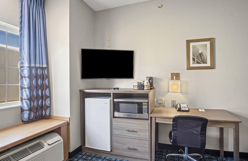 Blue Springs Hotel | Sonesta Essential Hotels & Suites Kansas City/Blue Springs