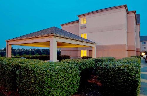 South Hills Hotel | Sonesta Simply Suites Pittsburgh Airport