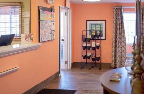 South Hills Hotel | Sonesta Simply Suites Pittsburgh Airport