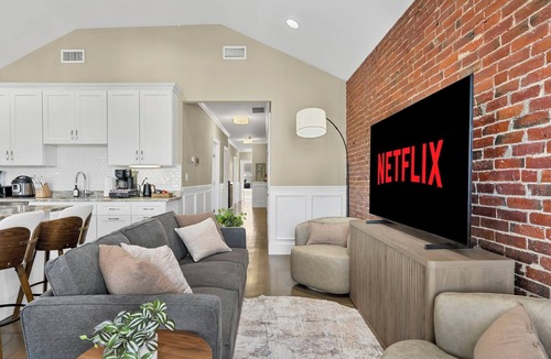 The Port Apartment | Sophisticated 3BR Cambridge Residence w/AC near Harvard & MIT