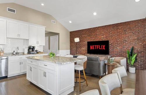 The Port Apartment | Sophisticated 3BR Cambridge Residence w/AC near Harvard & MIT
