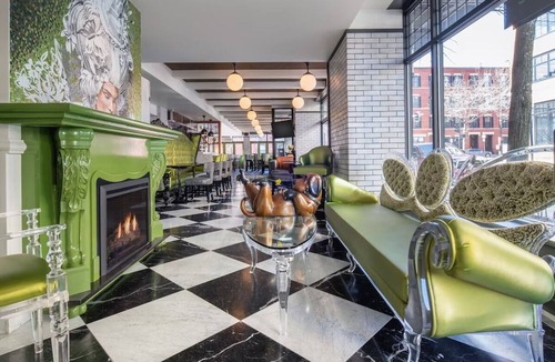 Columbus Hotel | South End Corner King, Staypineapple, Great Location, Ideal for City Exploration