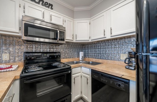 Lake Hamilton Condo | South Shore 1 bdrm! Gameroom! MiniGolf, 2 pools, pickleball, tennis, etc!