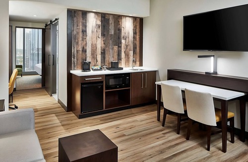 Sobro Hotel | Southern Charm Hideaway! Indoor Swimming Pool, Kitchenette, Pet-friendly Hotel!