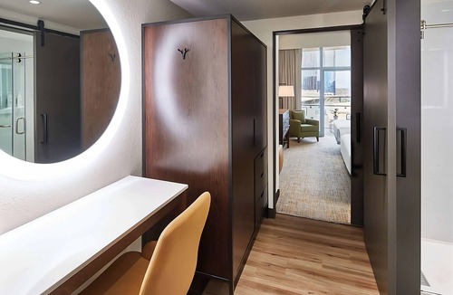 Sobro Hotel | Southern Charm Hideaway! Indoor Swimming Pool, Kitchenette, Pet-friendly Hotel!