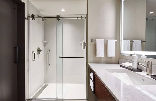 Sobro Hotel | Southern Charm Hideaway! Indoor Swimming Pool, Kitchenette, Pet-friendly Hotel!
