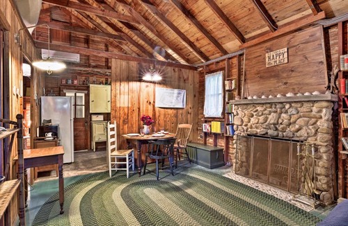 Town of Southold Town House | Southold Cottage w/Patio & Grill - Walk to Beach!