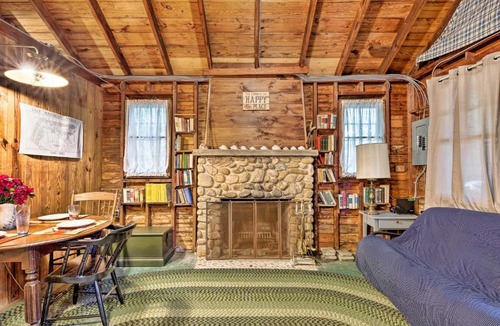 Town of Southold Town House | Southold Cottage w/Patio & Grill - Walk to Beach!