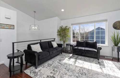 Abbott Loop House | Southside Solstice