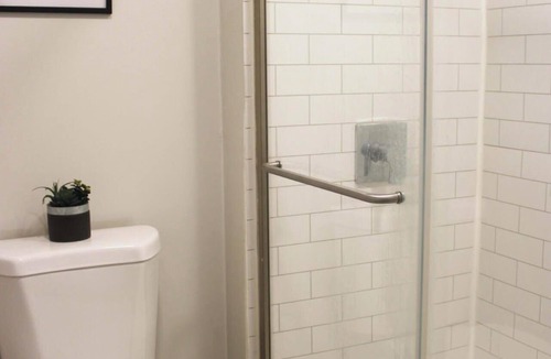 Pittsburgh Apartment | Spacious 1-bedroom apartment with private deck