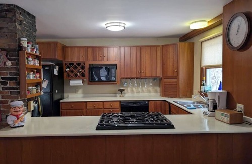 Warwick House | Spacious 1763 updated family house in the town that time forgot