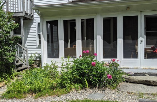 Warwick House | Spacious 1763 updated family house in the town that time forgot