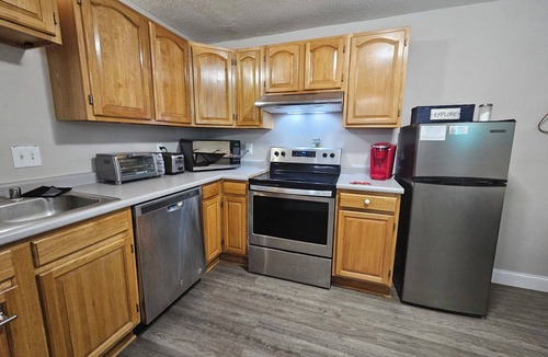 Lawrence Apartment | Spacious 1BR Near KU & Downtown - Patio – Freeman Hideaway