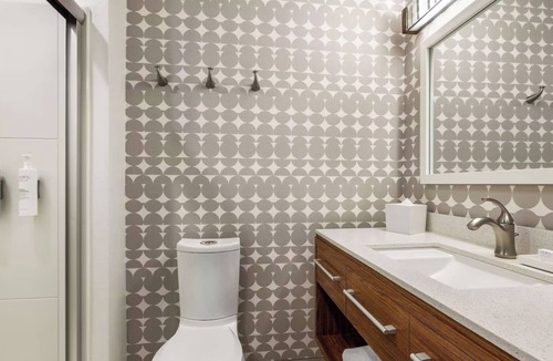 Queens Hotel | Spacious 1BR Studio with 2 Queen Beds Near Dining, Parks & Local Attractions