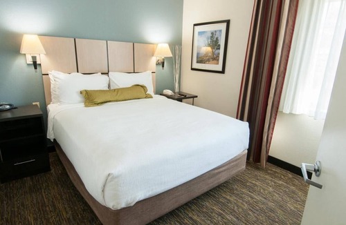 Anaheim Resort Hotel | Spacious 1BR Suite w/Full Kitchen & BBQ Access | Near Disneyland Resort