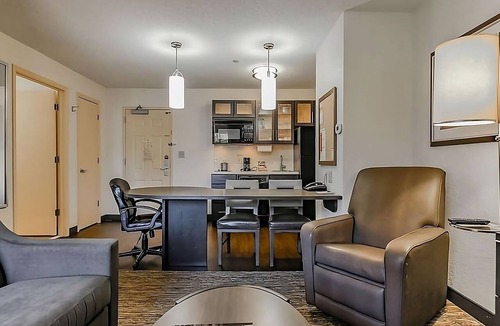 Anaheim Resort Hotel | Spacious 1BR Suite w/Full Kitchen & BBQ Access | Near Disneyland Resort