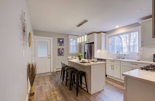 Roxbury Apartment | Spacious 2bd/1ba | Free Parking | 3D TOUR 8733