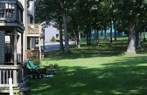 Cheat Lake House | Spacious 2BR Townhouse in Morgantown for Weekend Getaway