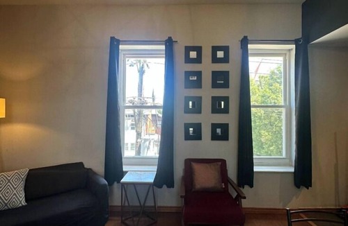 Central West End Apartment | Spacious 2BR unit near BJ Hospital