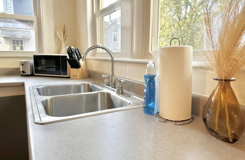 Concord Apartment | Spacious 3 Bedroom 2 Bath First Floor Apt Close to Downtown Concord