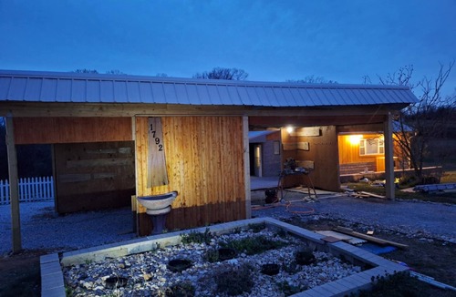 Harrison House | Spacious 3-bedroom Harrison Lodge with AC and scenic Hottub