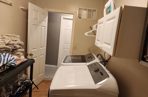 Rimmon Heights Apartment | Spacious 3-bedroom, your Cozy Home Away From Home Comfort,Quiet, and Convenience