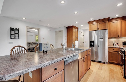 Newbury House | Spacious 3BR Home Near Lake & Mountain - Sleeps 9 - Sunapee Retreat