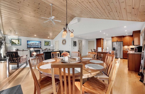 Newbury House | Spacious 3BR Home Near Lake & Mountain - Sleeps 9 - Sunapee Retreat