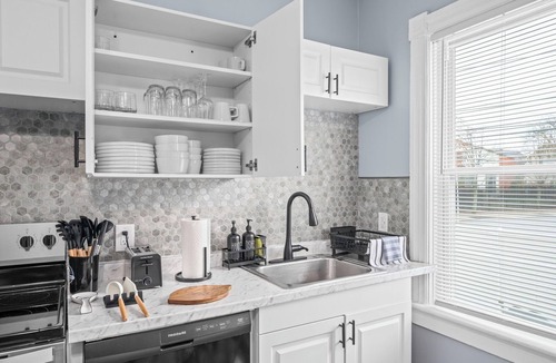 Providence Apartment | Spacious 3BR Luxury Flat Private Parking & Gated Patio Yard