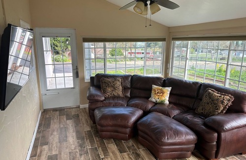 Callender House | Spacious 4-bedroom country home in lovely Arroyo Grande with Wi-FinWedding Venue