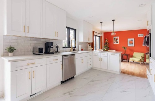 Fairway House | Spacious 4-bedroom house in tranquil Fairway with AC and fitness room