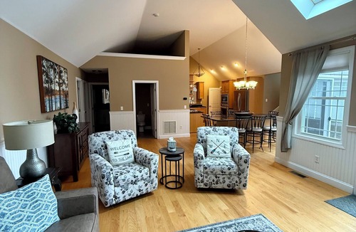 Gilford House | Spacious 4-bedroom house in charming Gilford on Lake Winnipesaukee.
