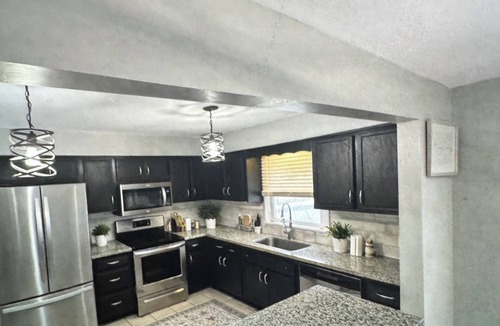 Liberty House | Spacious 4-bedroom house in fabulous Liberty with AC