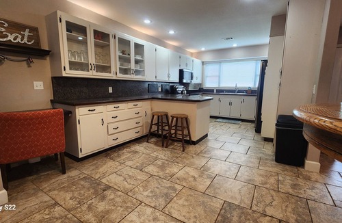 Clarksville House | Spacious 4 bedroom Downtown Clarksville