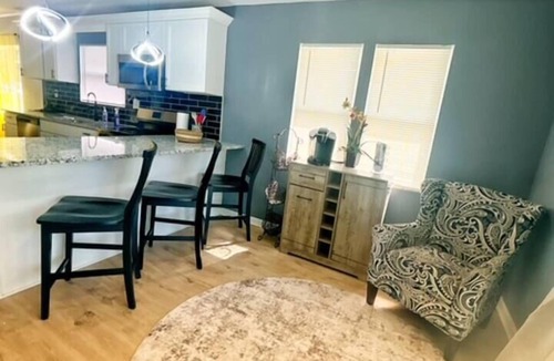 Kansas City House | Spacious 4 Bedroom 2 Full Bath - Triple Crown KC