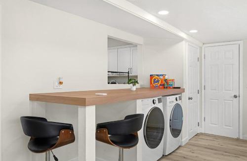 Tennyson - Alquire Apartment | Spacious 4BR&3BA Getaway Fast Bay Area Commute