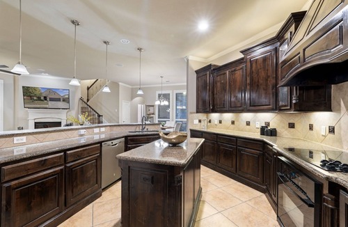 Hurst House | Spacious 4BR Executive Home Ideal for Long Stays
