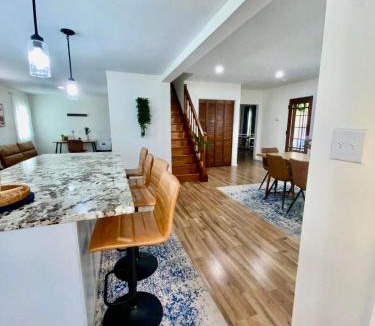 Minden House | Spacious 4BR home w 2BA, a workspace & king bed!