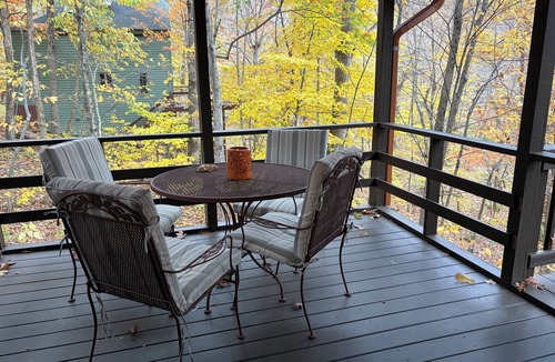 Chestnut Springs House | Spacious 5-bedroom house in a mountain hollow in Wintergreen Resort.