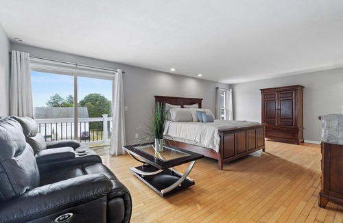 New London House | Spacious 5-bedroom house in charming New London, CT with WiFi & a Game Room.