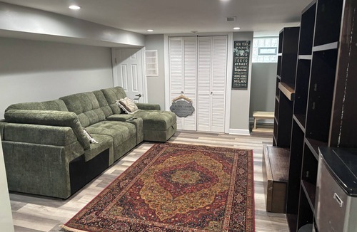 Youngstown House | Spacious 5-bedroom house in enchanting Youngstown with AC