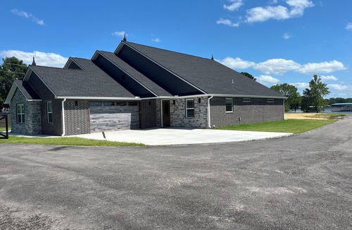 Afton House | Spacious 5-bedroom house on Monkey Island, Afton with WiFi, AC & slip in dock