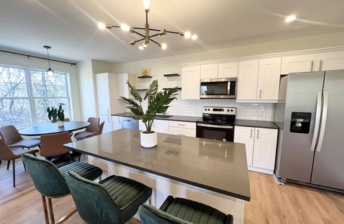 Bloomfield House | Spacious 5-bedroom townhome with WiFi and AC in charming Bloomfield