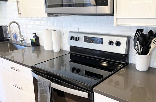 Bloomfield House | Spacious 5-bedroom townhome with WiFi and AC in charming Bloomfield