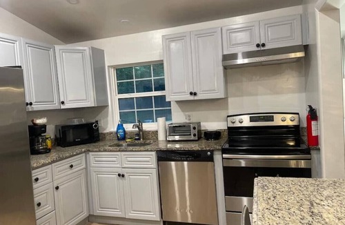 White Oak House | Spacious 5BR for 15 | Pet-Friendly Near DC