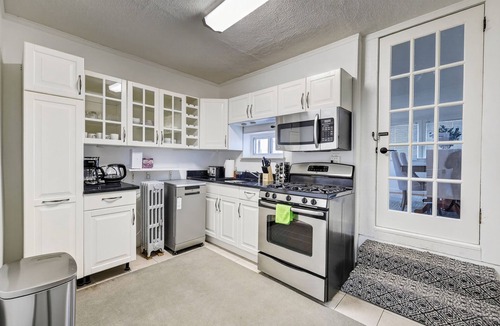 Malden Apartment | Spacious 5Br home in Malden with AC & heat