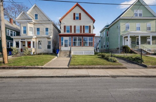 Malden Apartment | Spacious 5Br home in Malden with AC & heat