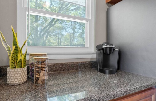 Columbus House | Spacious 5BR w/Firepit + Deck | Near OSU + More