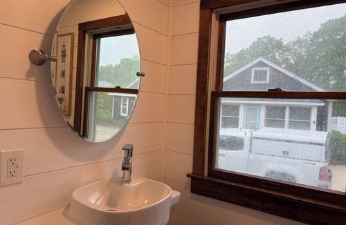 Old Lyme House | Spacious 6-bedroom house, PRIVATE BEACH with AC/HEAT, WiFi in charming Old Lyme